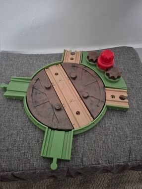 CHUGGINGTON Wooden Railway Old Town Turn Table Brio Compatible